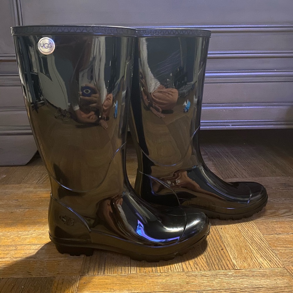 Authentic Ugg Shaye Rain Boot